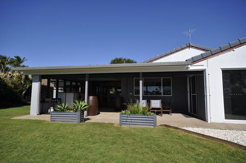 Bribie Island Canal Holiday Destination! - Holiday Byron Bay 14