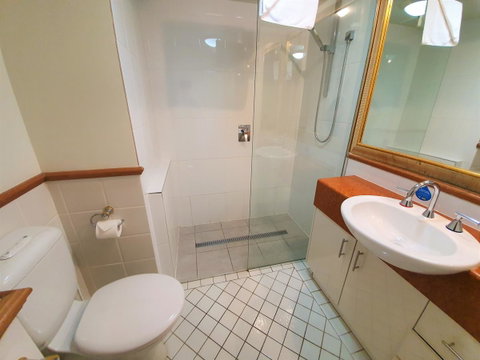 Broadbeach Holiday Apartments - Holiday Byron Bay 26