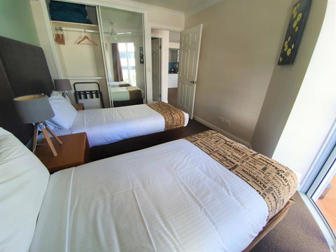 Broadbeach Holiday Apartments - Holiday Byron Bay 6