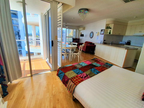 Broadbeach Holiday Apartments - Holiday Byron Bay 25