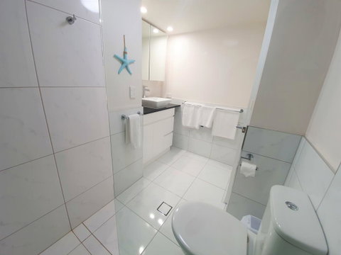 Broadbeach Holiday Apartments - Holiday Byron Bay 8
