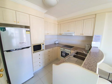 Broadbeach Holiday Apartments - Holiday Byron Bay 16