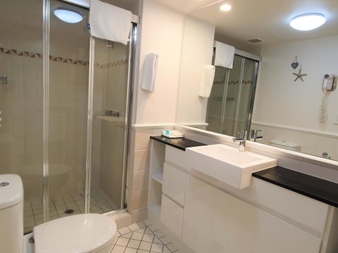 Broadbeach Holiday Apartments - Holiday Byron Bay 5