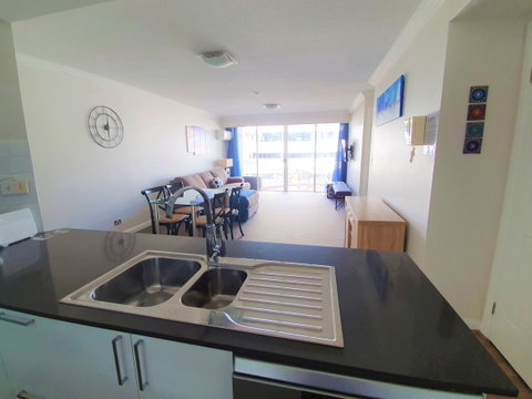 Broadbeach Holiday Apartments - Holiday Byron Bay 11