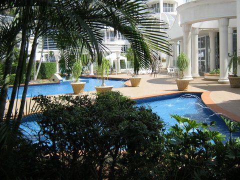 Broadbeach Holiday Apartments - Holiday Byron Bay 2