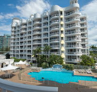Broadbeach Holiday Apartments - Holiday Byron Bay