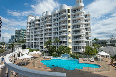 Broadbeach Holiday Apartments - Holiday Byron Bay 0