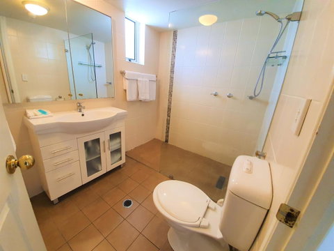 Broadbeach Holiday Apartments - Holiday Byron Bay 21