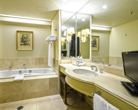 Stamford Plaza Brisbane - Holiday Byron Bay 10