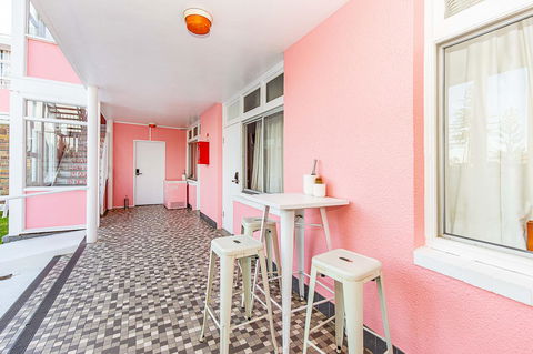 The Pink Hotel Coolangatta - Holiday Byron Bay 3
