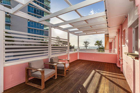 The Pink Hotel Coolangatta - Holiday Byron Bay 30