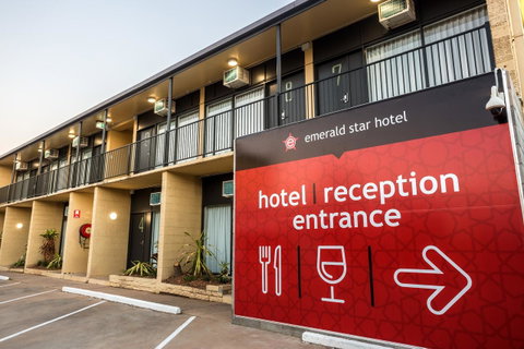 Nightcap At Emerald Star Hotel - Holiday Byron Bay 4