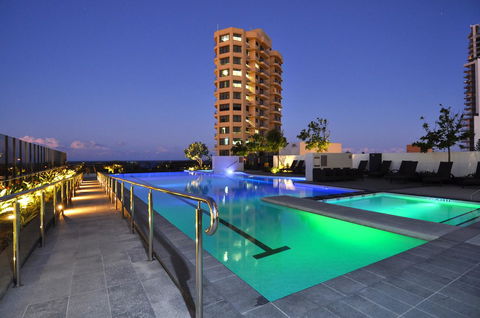 Luxury 3 Bedroom In Heart Of Broadbeach - Holiday Byron Bay 11