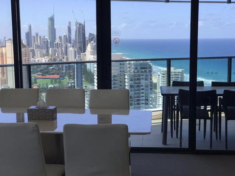 Luxury 3 Bedroom In Heart Of Broadbeach - Holiday Byron Bay 12