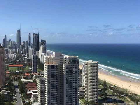Luxury 3 Bedroom In Heart Of Broadbeach - Holiday Byron Bay 1