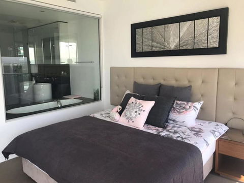 Luxury 3 Bedroom In Heart Of Broadbeach - Holiday Byron Bay 16