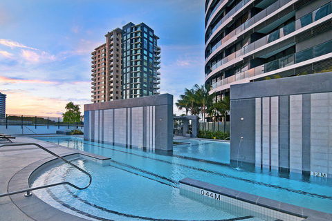 Luxury 3 Bedroom In Heart Of Broadbeach - Holiday Byron Bay 5