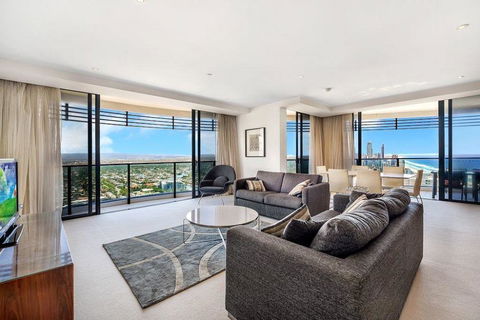 Luxury 3 Bedroom In Heart Of Broadbeach - Holiday Byron Bay 0