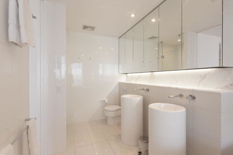 Luxury 3 Bedroom In Heart Of Broadbeach - Holiday Byron Bay 4