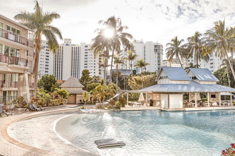 Novotel Cairns Oasis Resort - Holiday Byron Bay 1