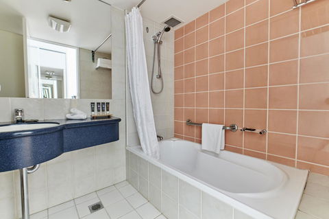 Novotel Cairns Oasis Resort - Holiday Byron Bay 2