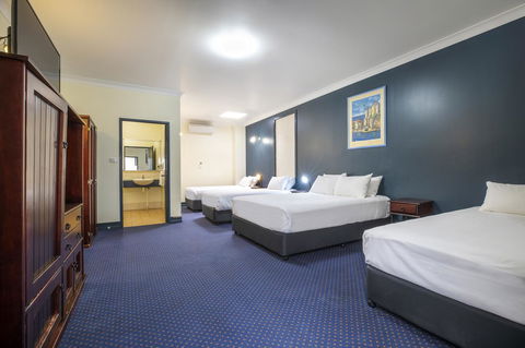 Nightcap At Atherton Hotel - Holiday Byron Bay 0
