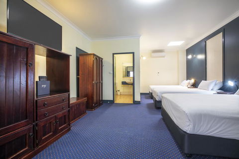 Nightcap At Atherton Hotel - Holiday Byron Bay 16
