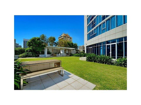 H Star Residences-- Paradise Stayz - Holiday Byron Bay 7