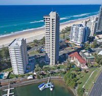 Capricorn One Beachside Holiday Apartments - Official - Holiday Byron Bay