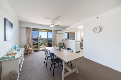 The Meriton Apartments On Main Beach - Holiday Byron Bay 14
