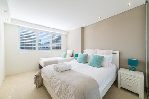 The Meriton Apartments On Main Beach - Holiday Byron Bay 6