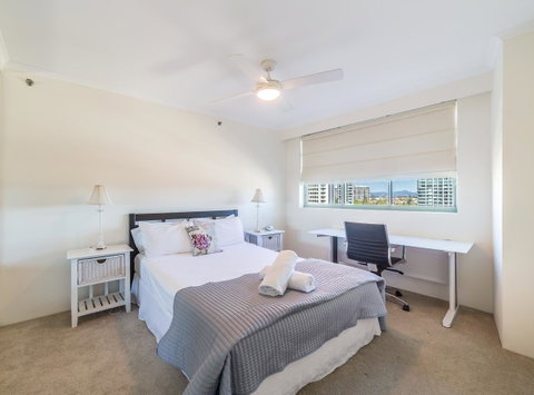 The Meriton Apartments On Main Beach - Holiday Byron Bay 16