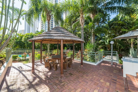 The Meriton Apartments On Main Beach - Holiday Byron Bay 40