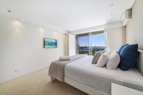 The Meriton Apartments On Main Beach - Holiday Byron Bay 5