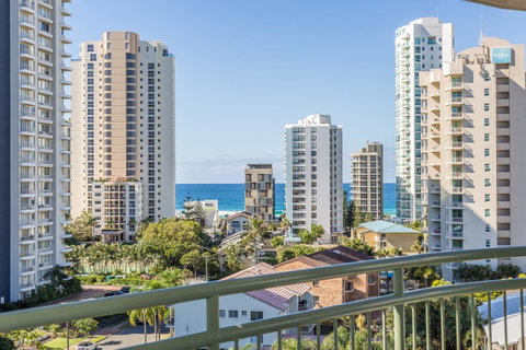The Meriton Apartments On Main Beach - Holiday Byron Bay 21