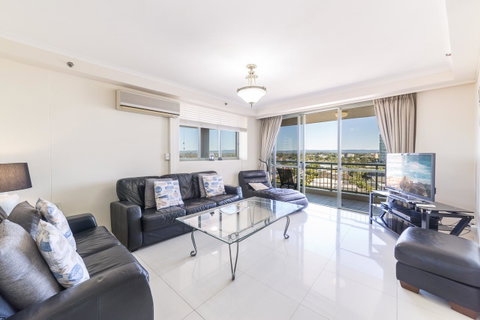 The Meriton Apartments On Main Beach - Holiday Byron Bay 13