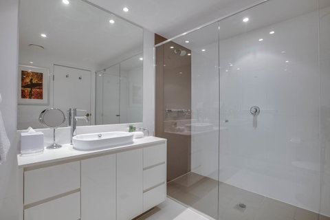Hilton Surfers Paradise Residences - Holiday Byron Bay 32