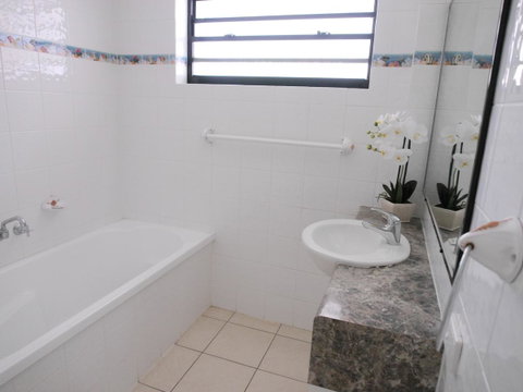 Cylinder Beach Mooloomba Unit 3 - Holiday Byron Bay 10