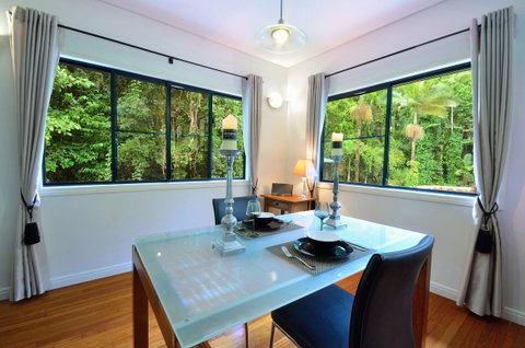 Misty Mountains Rainforest Retreat - Holiday Byron Bay 11