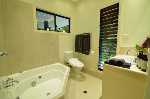 Misty Mountains Rainforest Retreat - Holiday Byron Bay 12