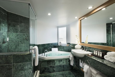 Sofitel Gold Coast Broadbeach - Holiday Byron Bay 4