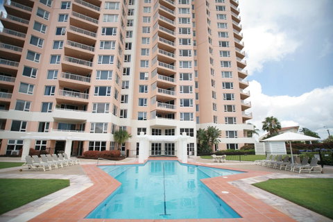 Belle Maison Apartments - Official - Holiday Byron Bay 0