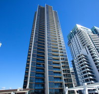 High Floor Ocean View Suites Broadbeach - Holiday Byron Bay