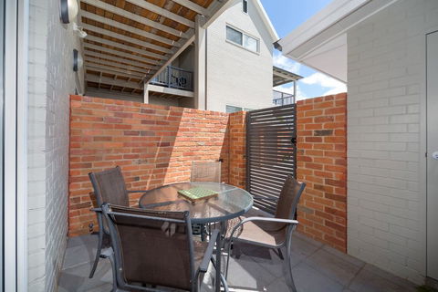 Waterstreet Apartment - Holiday Byron Bay 1