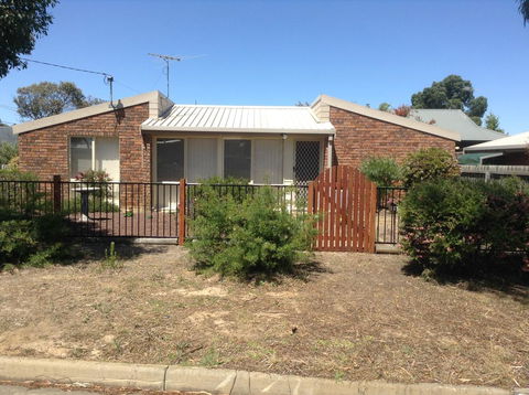 Wattle Hill Cottage - Holiday Byron Bay 0