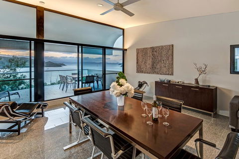 Waves 3 Luxury 3 Bedroom Endless Ocean Views Central Location + Buggy - Holiday Byron Bay 2