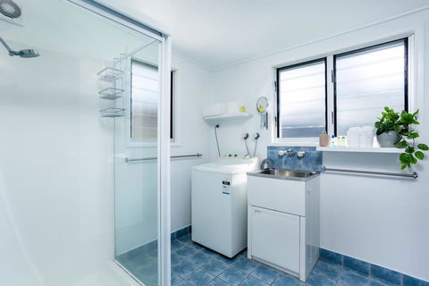 Wayfarers Beachouse - Rainbow Beach, Everything You Need, Just Metres To The Beach - Holiday Byron Bay 1