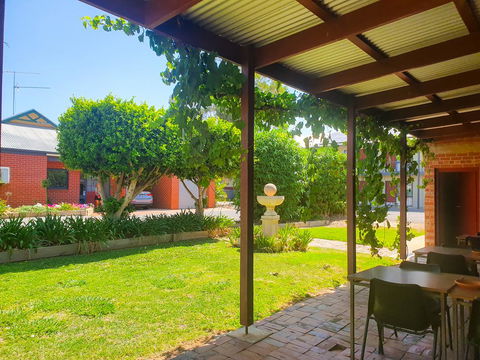 Wentworth Central Motor Inn - Holiday Byron Bay 0
