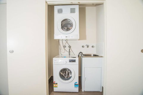 Wentworth Point 2Beds1Study2Bath Brand New APT - Holiday Byron Bay 1