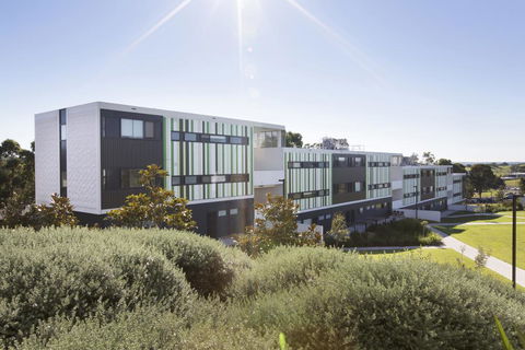 Western Sydney University Village - Campbelltown - Holiday Byron Bay 2